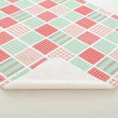 Couverture Sherpa Style Patchwork Motif Carré rouge et bleu (3/4)