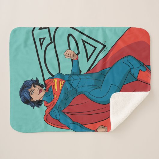 Couverture Sherpa Supergirl Hovering en costume bleu (Devant (Horizontal))