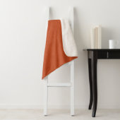 Couverture Sherpa Surface orange texturée avec motif tourbillonnant (En situation)