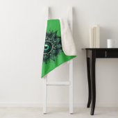 Couverture Sherpa Symbole oculaire vert foncé du Monogramme | (En situation)