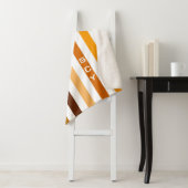 Couverture Sherpa Tan Brown Orange Vertical Stripes Monogramme (En situation)