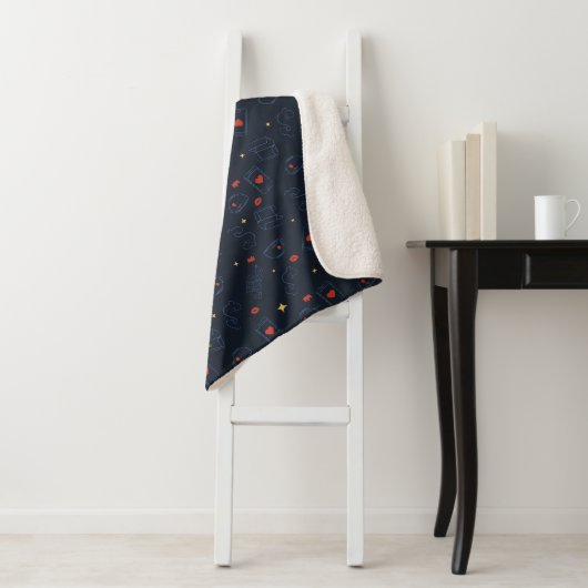 Couverture Sherpa Ted Lasso | Tea et biscuit Icon Toss Motif (En situation)