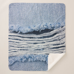 Couverture Sherpa Texture Jeans bleu clair déchirée.