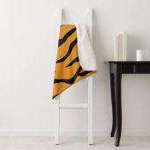 Couverture Sherpa Tiger stripes pattern (En situation)