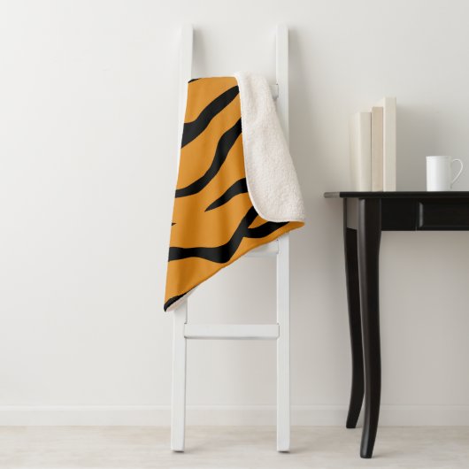 Couverture Sherpa Tiger stripes pattern (En situation)