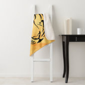 Couverture Sherpa Tigre à rayures noires sur orange vif (En situation)