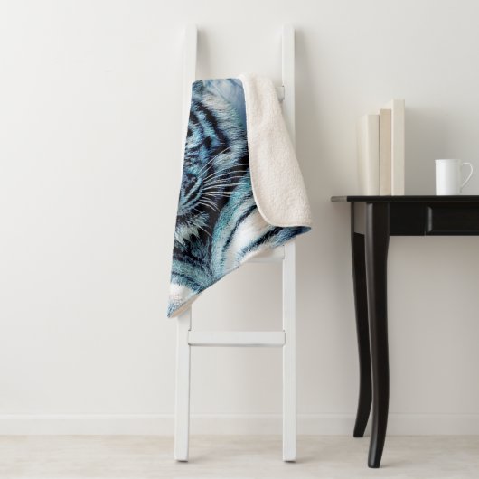 Couverture Sherpa Tigre blanc bleu (En situation)