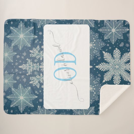 Couverture Sherpa Tirrinia Snowflake Motif avec noms et monogramme (Devant (Horizontal))