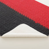 Couverture Sherpa tricot rouge-noir : closeup rayé. (3/4)