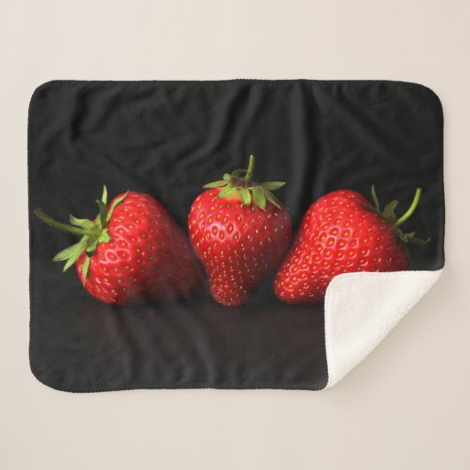 Couverture Sherpa Trois Fraises Sur Sbcna Noir (Devant (Horizontal))