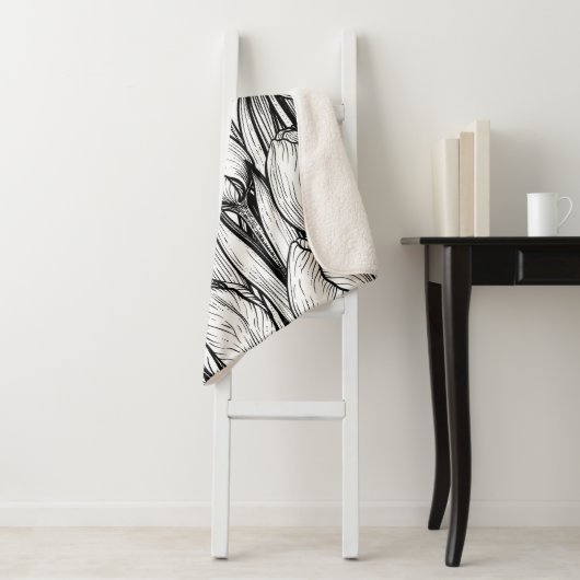 Couverture Sherpa Tulipes en noir et blanc (En situation)