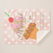 Couverture Sherpa Un cône glacé avec des arroses et une cerise sur l (Devant (Horizontal))