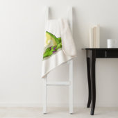 Couverture Sherpa Un Dinosaure Iguanodon Qui Fait Du Yoga. (En situation)