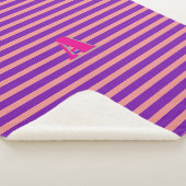 Couverture Sherpa Une bande rose violet de monogramme (3/4)