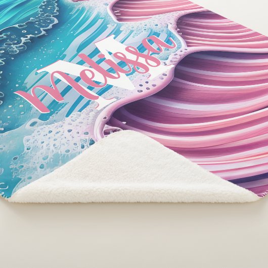 Couverture Sherpa Vague rose s'écrasant sur le rivage Monogramme (3/4)