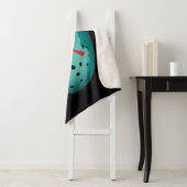 Couverture Sherpa Vendredi 13 | Graphique de masque de hockey bleu (En situation)