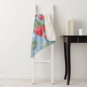Couverture Sherpa Watercolor strawberry pattern (En situation)