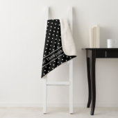 Couverture Sherpa White On Black Polka Dots Pattern With Custom Name (En situation)