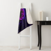 COUVERTURE SHERPA WOLF HOWLING LUNE MAGENTA (En situation)