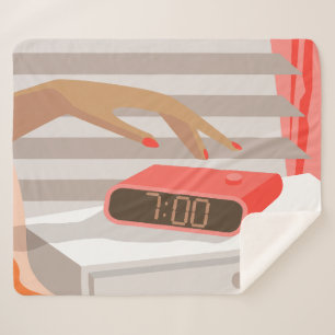 Couverture Sherpa Womans hand pushing on alarm clock snooze button