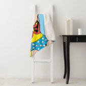 Couverture Sherpa Wonder Woman Bras Croisés (En situation)