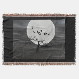 Couverture Spooky Ravens Flying Against the Full Moon
