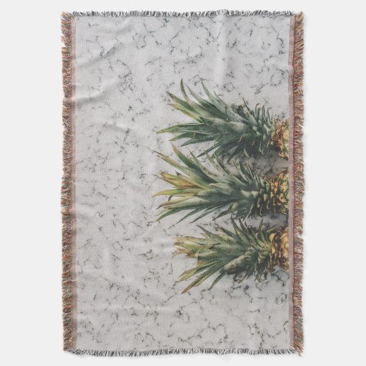 Couverture Trois ananas en marbre (devant Vertical)