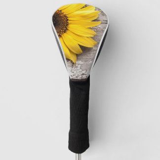 Couvre-club De Golf Tournesol sur une table en bois