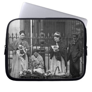 Covent Garden Flower Women uit 'Street Life in L' Laptop Sleeve