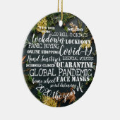 covid19 2020 het jaar van de gezichtmaskers isolat keramisch ornament (Rechts)