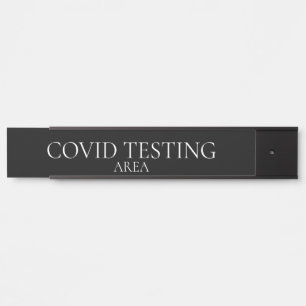 COVID-testgebied in donker achtergronddeurteken Deurbordje
