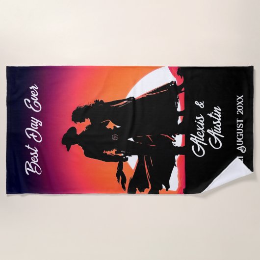 Cowboy en bruid bij Sundown Bruiloft Strandlaken (Voorkant)