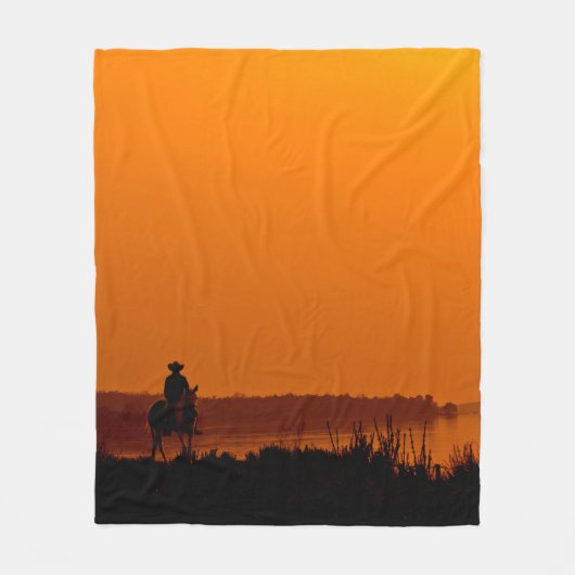 Cowboy Mannen paard rijdt op zonsondergang west Fleece Deken (Voorkant)