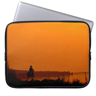 Cowboy Mannen paard rijdt op zonsondergang west Laptop Sleeve