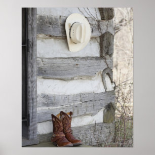 Cowboylaarzen en pet buiten de logcabine poster