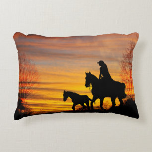 Cowgirl Sunset Horseback Ride Accent Coussin