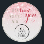 Coworker Christmas Simple Business Logo étiquette<br><div class="desc">Un autocollant cadeau de Noël ou d'anniversaire parfait pour votre collègue et vos collègues. Vous pouvez mettre votre logo et modifier facilement la couleur du texte et le style de police en utilisant l'option customiser plus loin. C'est un beau design tendance avec effet de lettrage écrit à la main.</div>