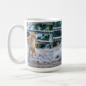 Coyote femelle et la neige Nature Coffee Mug (Gauche)