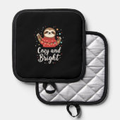 Cozy And Bright Sloth Christmas Lights (4) Pannenlap (Voorkant / Achterkant)