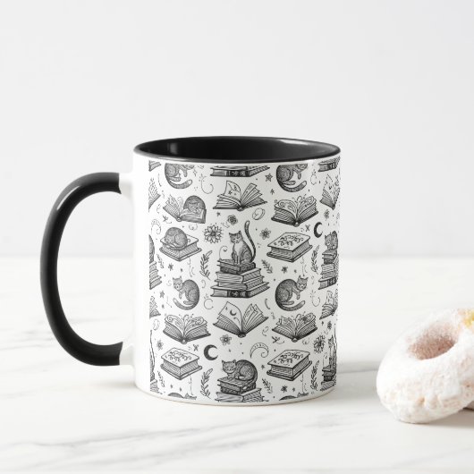 Cozy Black and White Cat on Books Pattern Mug (Avec donut)