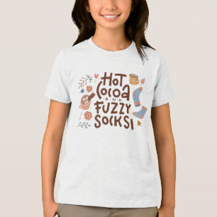Cozy Hot Cocoa en Fuzzy Sokken Ontwerp Tri-Blend Shirt