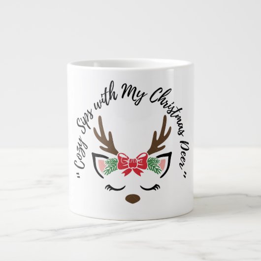 Cozy Sips with My Christmas Deer” – Cute Reindeer  Extra Grote Beker (Voorkant)