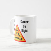 CPA overdag, gamer 's nachts Koffiemok (Voorkant links)