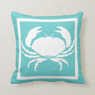 CRAB WHITE op blauwgroen blauwe kussen