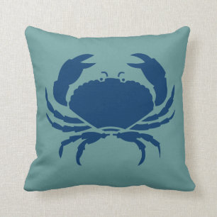 CRAB WHITE op donkerblauw blauwgroen kussen