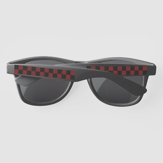 Cranberry Red en Black Checkerboard Patroon Zonnebrillen (Achterkant)