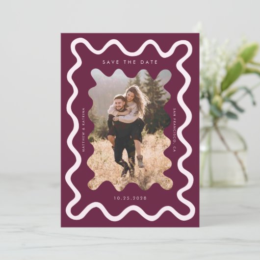 Cranberry Squiggly Wavy Lijst bruiloft Save The Date (Staand voorkant)