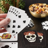 Crâne avec des cartes de jeu de fleurs (In Situ)