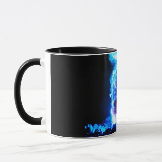 Crâne avec la tasse de flammes bleues (Gauche)