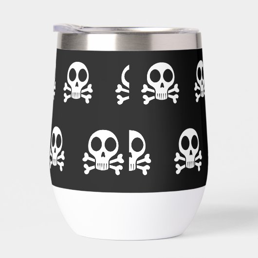 Crâne éffrayant sur un arrière - plan noir (Droite)